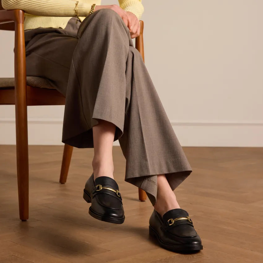 Schwarze Leder-Loafer mit Detail
